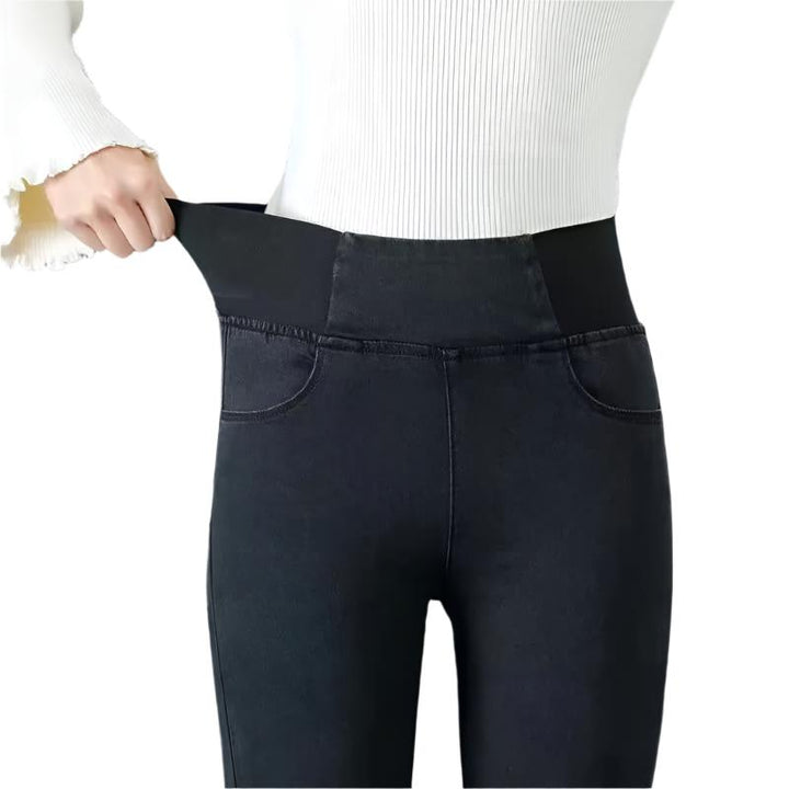 Kvinner høy midje denimbukser, skinny passform. Komfortable jeans for dame, perfekt til hverdagsbruk og uformell stil.