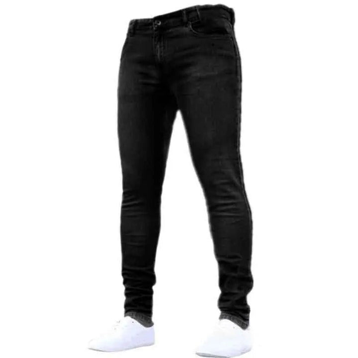 Svarte skinny stretch-jeans til menn. Komfortable, moderne bukser med slim fit for hverdag og fritid.