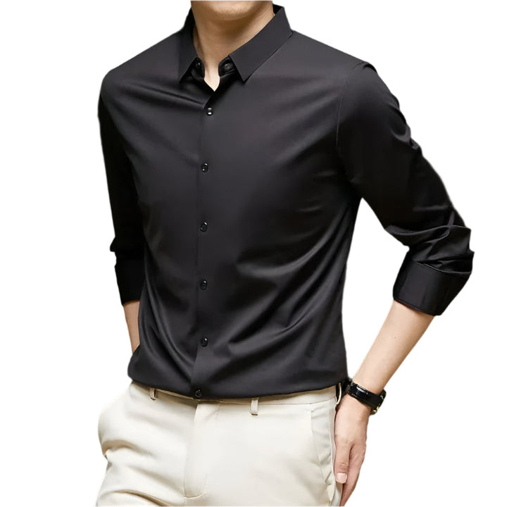Stilig enfarget menns dresskjorte. Rynkefri langermet skjorte for formell eller business casual bruk.