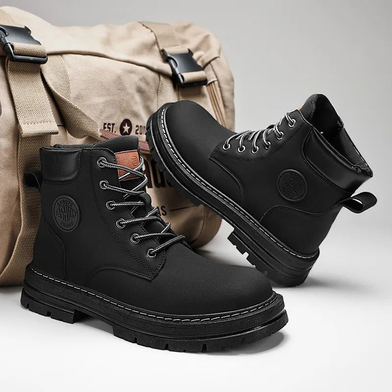 Vintage-inspirerte snørestøvler for herre i khaki. Komfortable fritidsstøvler med tidløs stil.