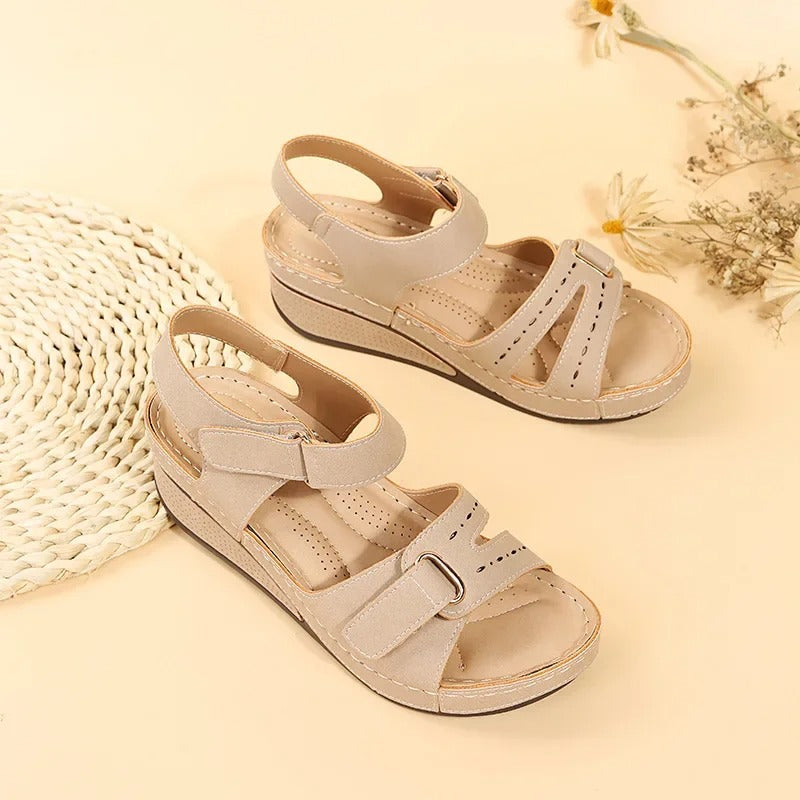 Fritidssko: Trendy kvinner chunky plattform sandaler, lett å matche med sommerantrekk.