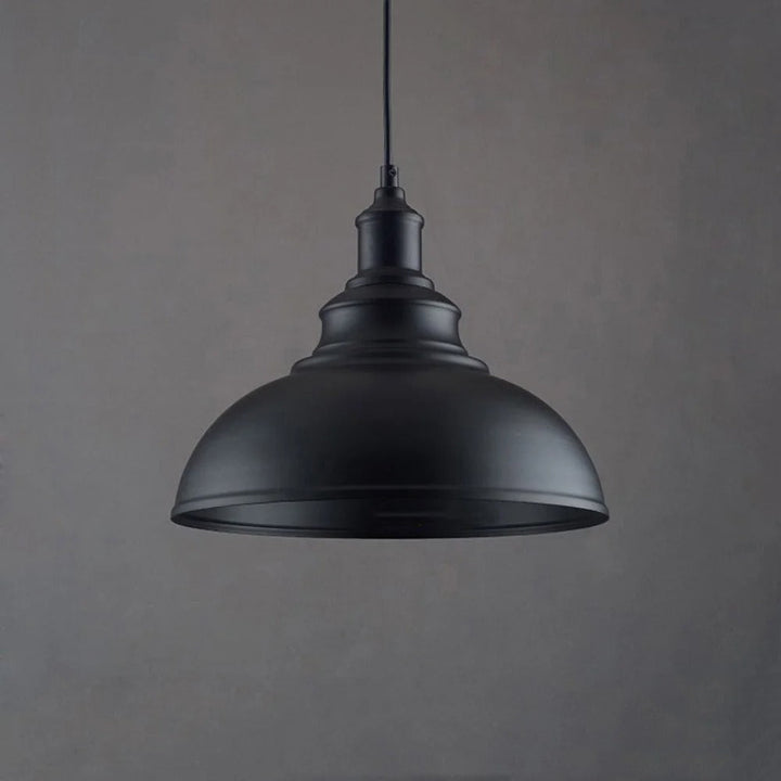 Svart retro industriell taklampe. Elegant pendel for spisestue, kjøkken eller stue. Skaper unik hjemmeatmosfære.