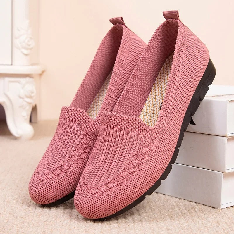 Enkle å ta på pustende slip-on loafers for kvinner, lette og komfortable sommersko.