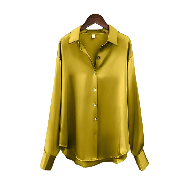 Elegant langermet damebluse, ideell som jobbantrekk eller fritidsklær. Med stilige knapper.