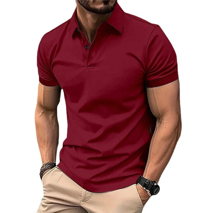 Menns ensfargede poloskjorte. Perfekt for casual sommerlook. Komfortabel og allsidig til fritid.