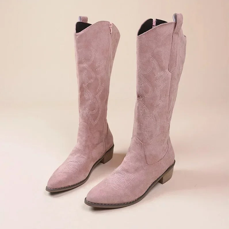 Stilige dame cowboystøvler med trendy spiss tå, detaljert broderi og komfortabel tykk hæl, western mote.