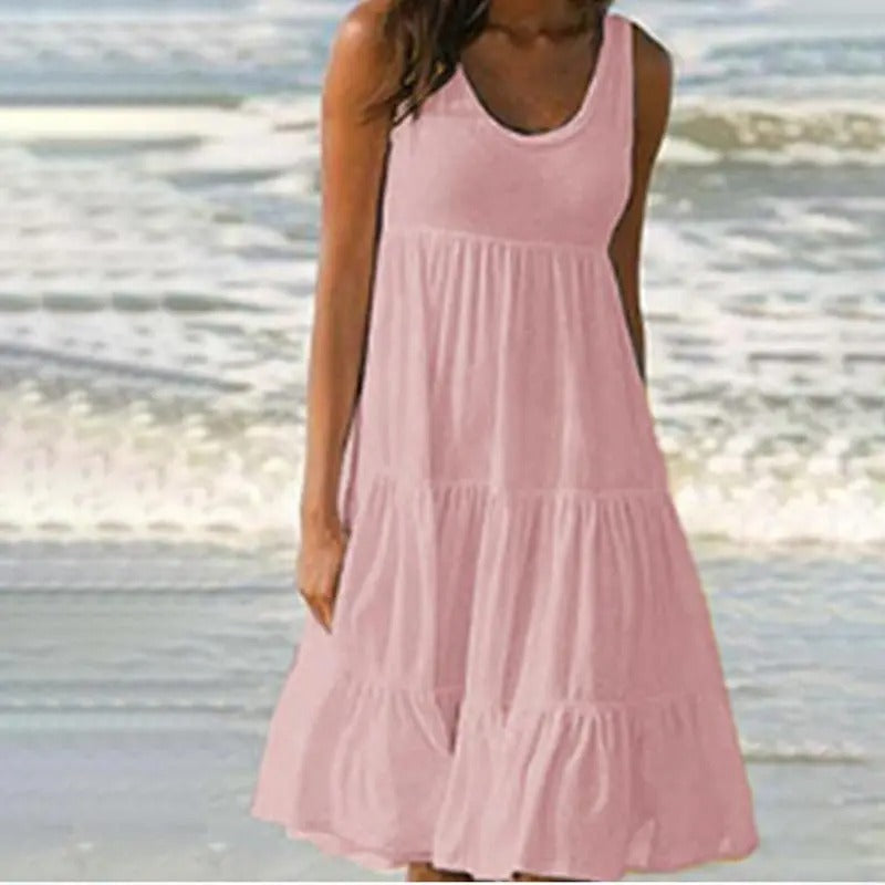 Stilig bodycon kjole for kvinner med splitt og åpen rygg. Enkel, elegant sommerkjole.