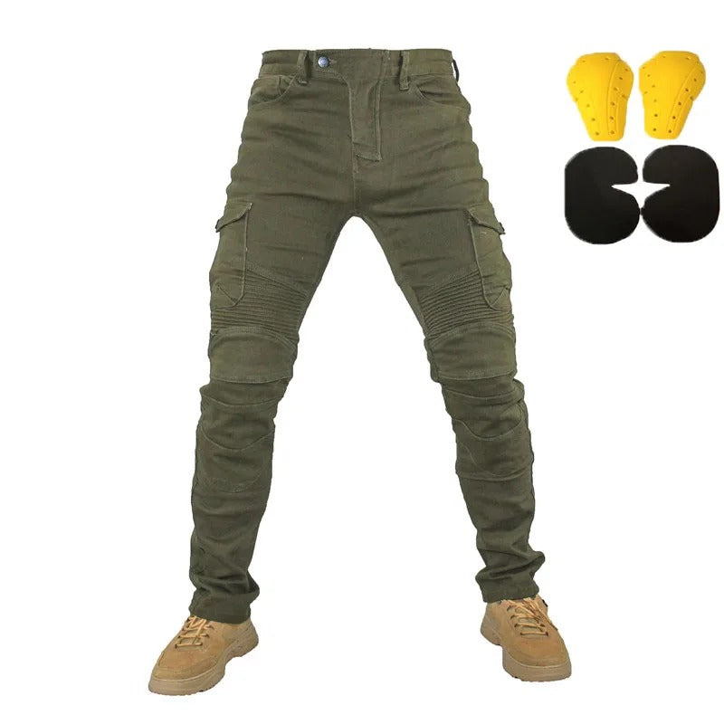 Mann på motorsykkel iført komfortable motorsykkeljeans, ideell for lange turer og hverdagsbruk.