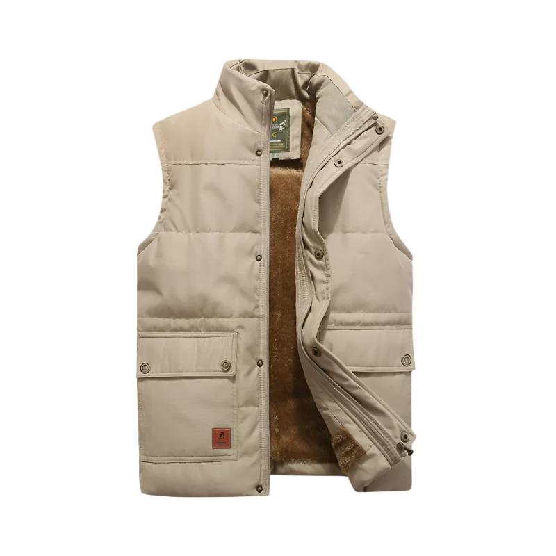 Herrevest i khaki, en komfortabel ermeløs jakke med glidelås. Ideell for casual bruk og lagdeling.