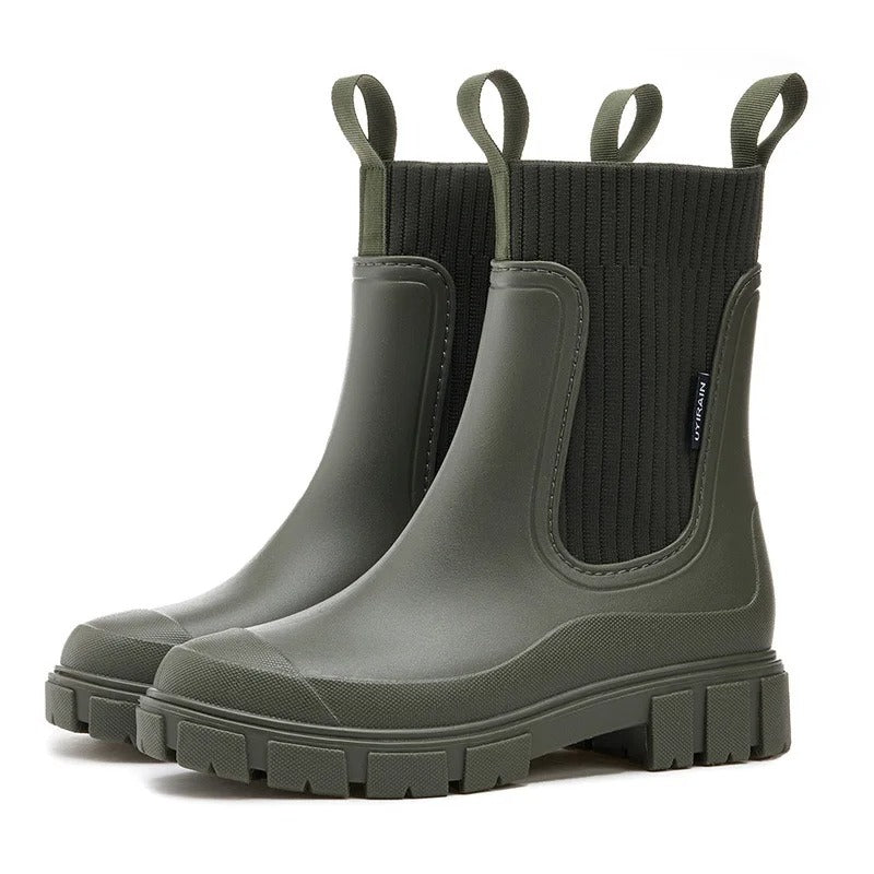 Komfortable slip-on plattformstøvler for kvinner. Trendy mote- og vinterstøvler som holder deg tørr.