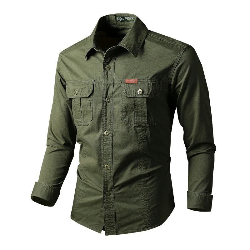 Casual herre langermet skjorte i militærstil. Robust og komfortabel fritidsskjorte for alle anledninger.