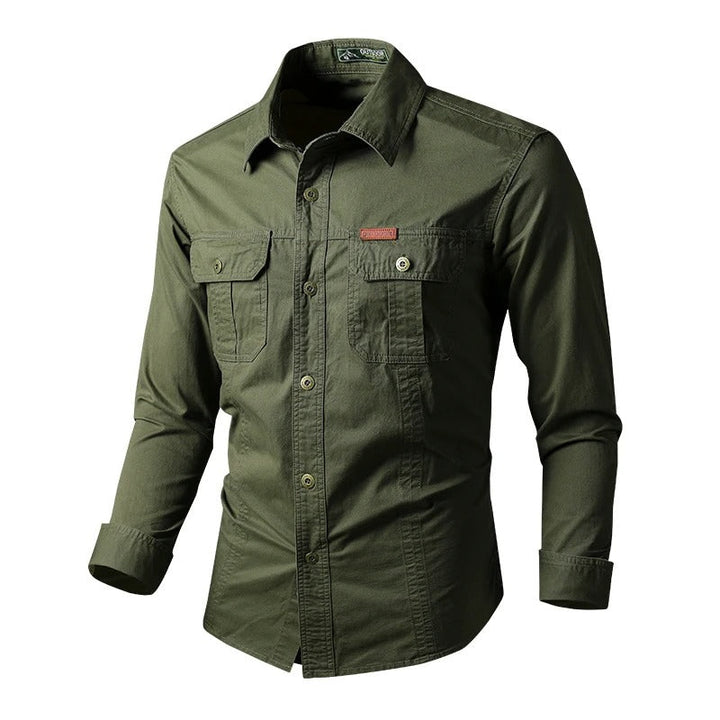 Casual herre langermet skjorte i militærstil. Robust og komfortabel fritidsskjorte for alle anledninger.