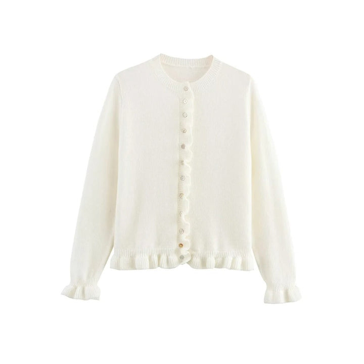 Modell iført en beige teksturert strikket cardigan, stylet for en komfortabel og elegant hverdagslook.
