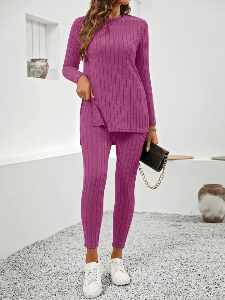 Dame strikket sett for ultimate komfort. Myk langermet topp og bukse, ideell for avslappet loungewear.