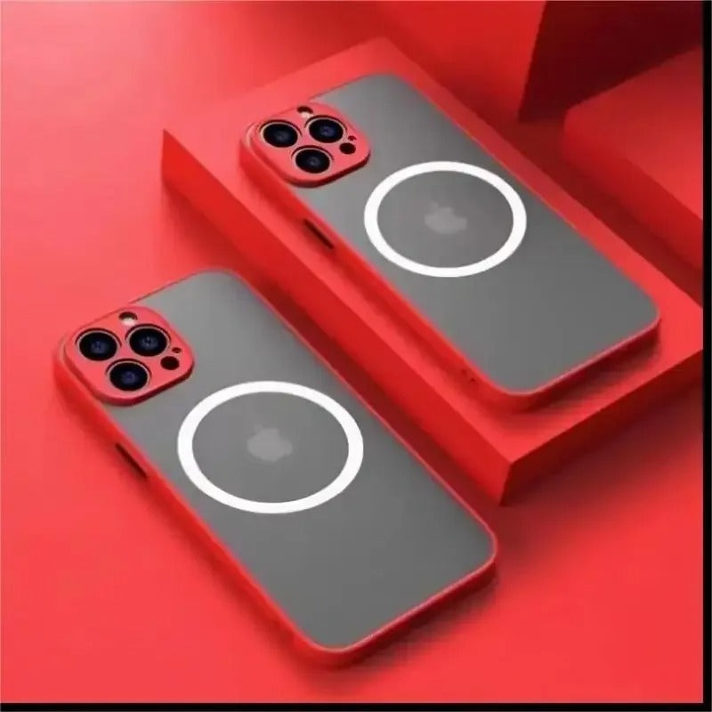 Nærbilde av magnetisk MagSafe deksel til iPhone. Elegant matt finish gir premium følelse og sikker trådløs lading.