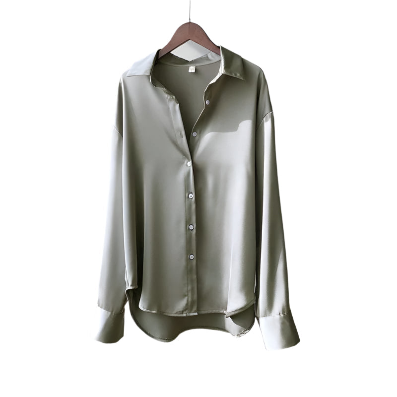 Komfortabel og elegant damebluse med knapper. Langermet design med reverskrage for kvinneklær.
