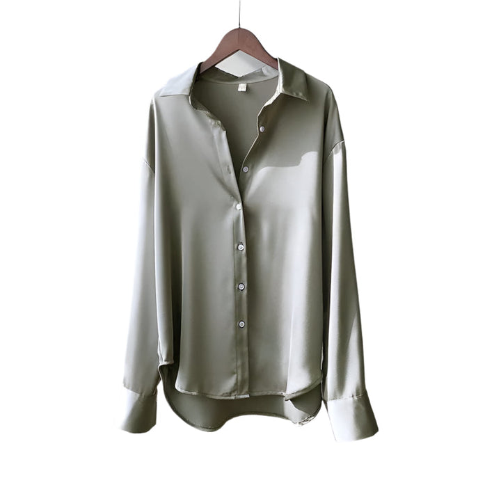 Komfortabel og elegant damebluse med knapper. Langermet design med reverskrage for kvinneklær.