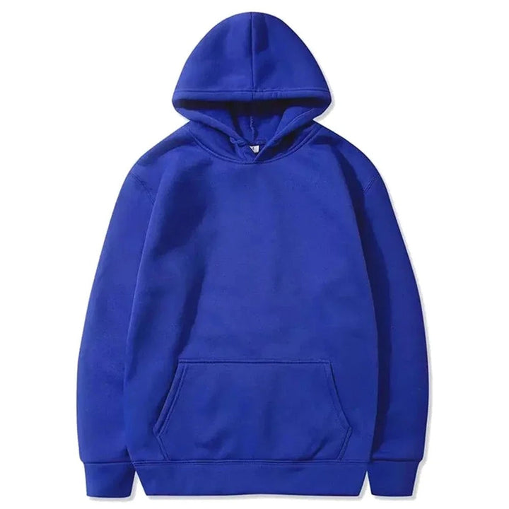 Avslappet kvinne i oversized hettegenser. Myk pullover for komfortabel fritid og trend i hverdagen.