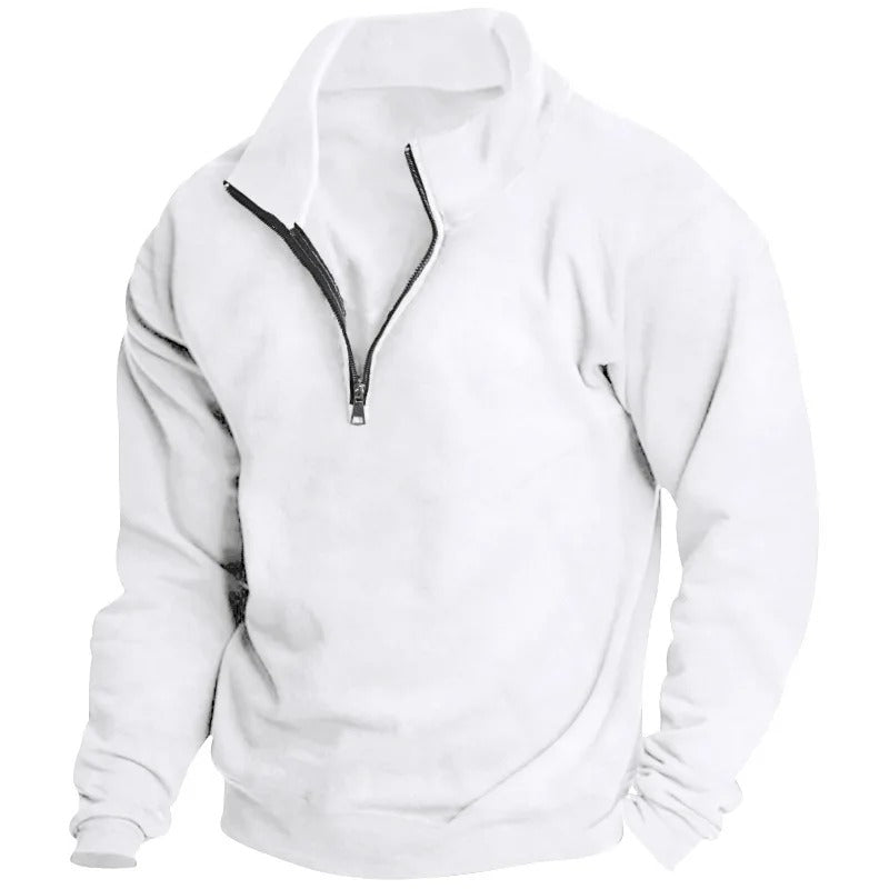 Mann iført komfortabel langermet sweatshirt med halv glidelås. Casual og aktiv stil.