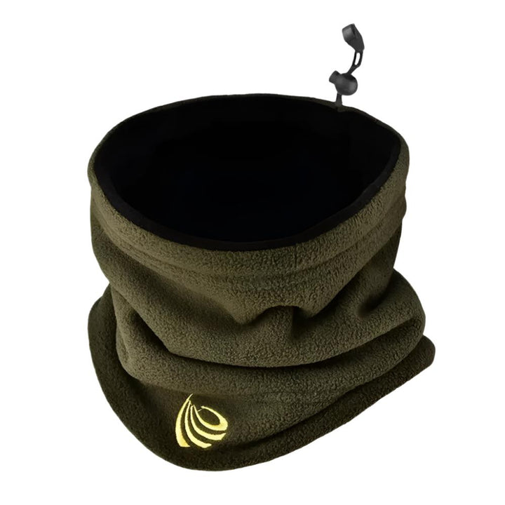 Detaljert bilde av myk, varm unisex halsvarmer, klar for vinterbruk og ski.