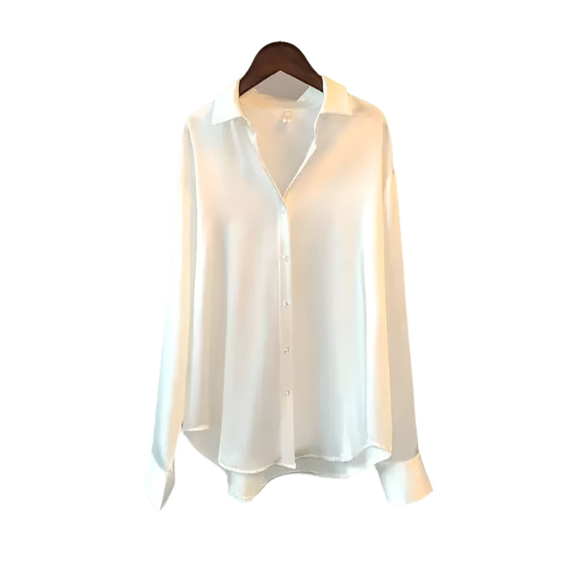Klassisk langermet damebluse med knapper. Komfortabel og elegant kvinneklær for stilbevisste.