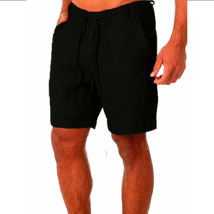 Nærbilde av snøring og elastisk midje på herreshorts, ensfarget, for justerbar komfort og passform.