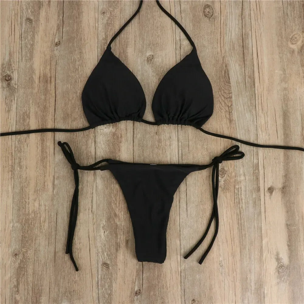 Sexy dame push-up bikini sett for stranden. Trendy badetøy som fremhever kurvene og gir selvtillit.
