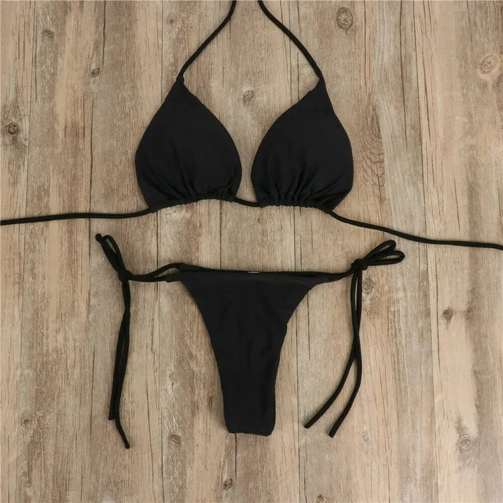 Sexy dame push-up bikini sett for stranden. Trendy badetøy som fremhever kurvene og gir selvtillit.
