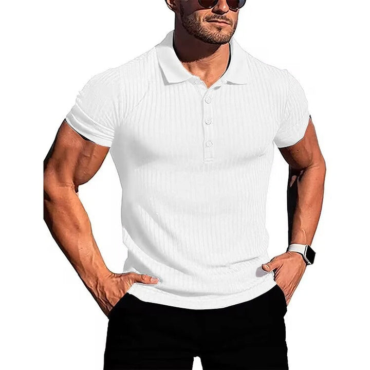 Grå slimstrikket poloskjorte for menn, gir en sofistikert og komfortabel sommerstil.