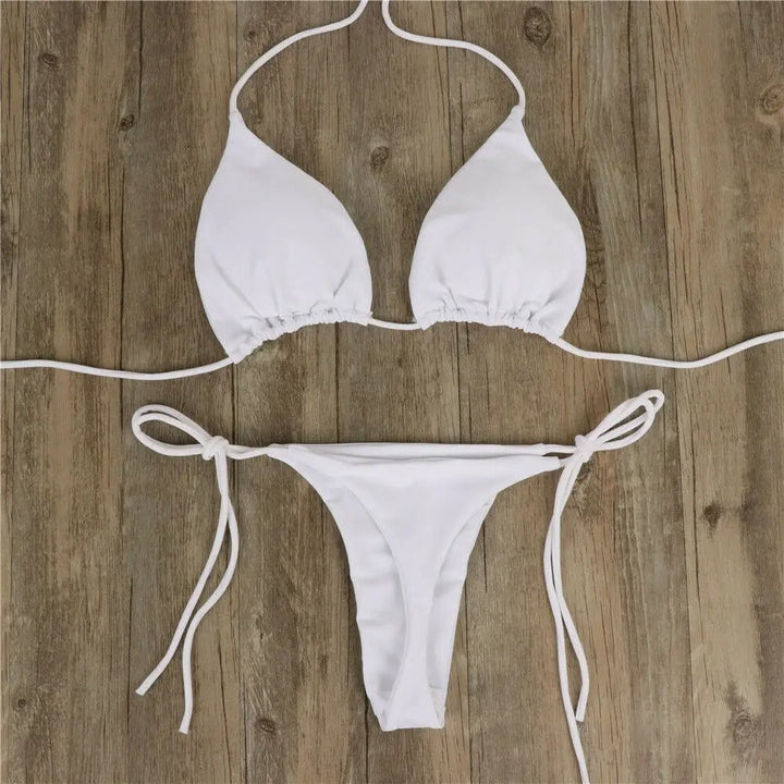 Komplett dame badetøy sett med push-up. Motevennlig bikini designet for å fremheve en flatterende figur.