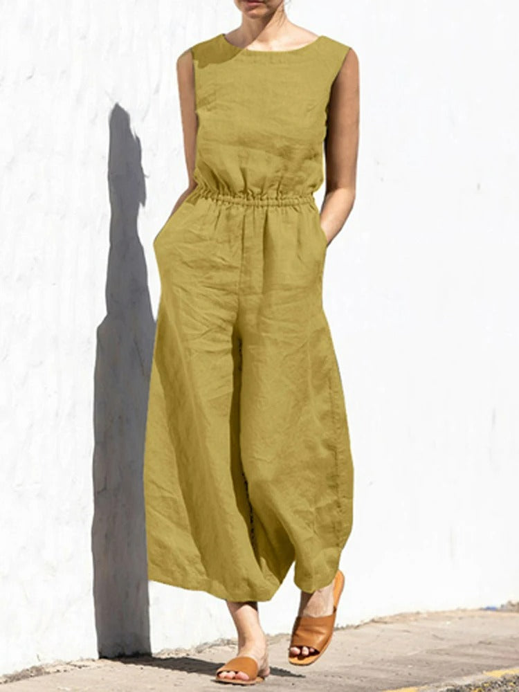 Vinrød allsidig damejumpsuit med rund hals, perfekt for både hverdag og festlige anledninger.