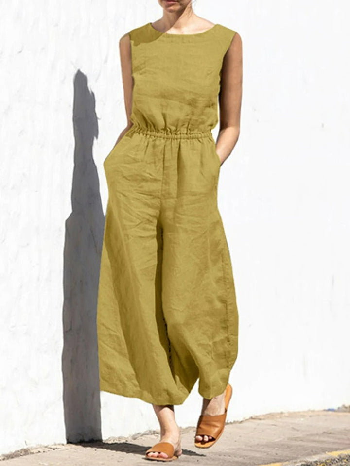 Vinrød allsidig damejumpsuit med rund hals, perfekt for både hverdag og festlige anledninger.