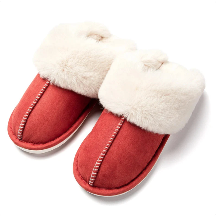 Ideelle unisex tøfler med varmt fôr og sklisikker såle. En perfekt gave for å holde føttene varme og glade.