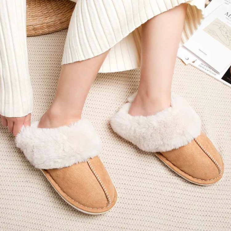 Unisex varmfôrede tøfler med sklisikker såle. Perfekte innesko for komfort og varme til kalde føtter året rundt.