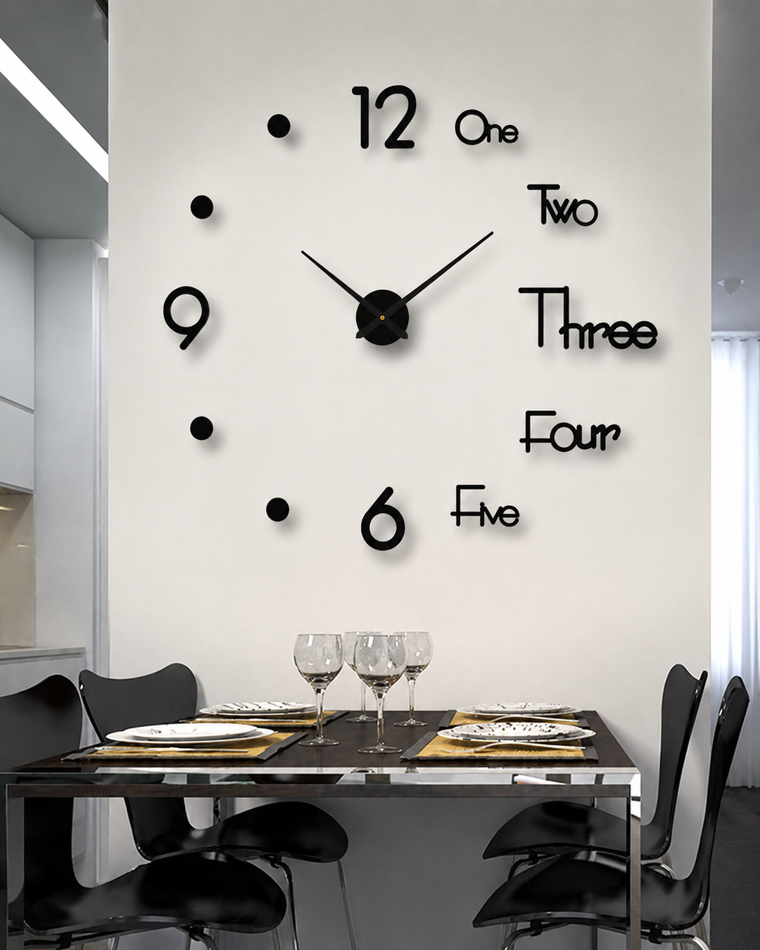 Veggklokke med unikt og moderne design, stillegående mekanisme for et rolig hjem eller kontor.