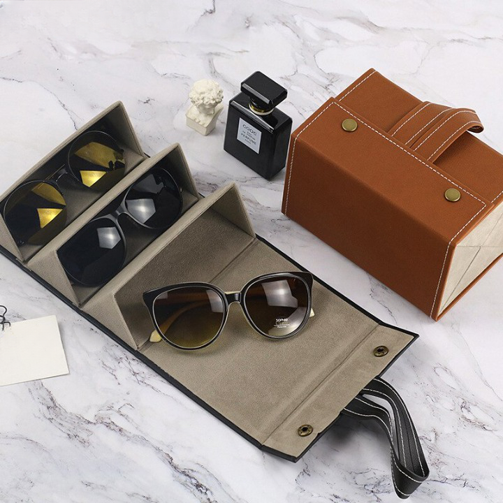 Elegant, portabelt skinn etui for briller og solbriller. Sammenleggbart design for reise.