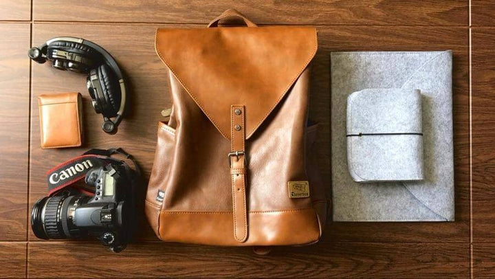 Tidløs vintage ryggsekk i kunstlær, en elegant og funksjonell veske for damer.