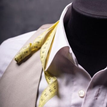 Bryllupsvest for menn. Elegant slim fit design som fremhever silhuetten og stilen.