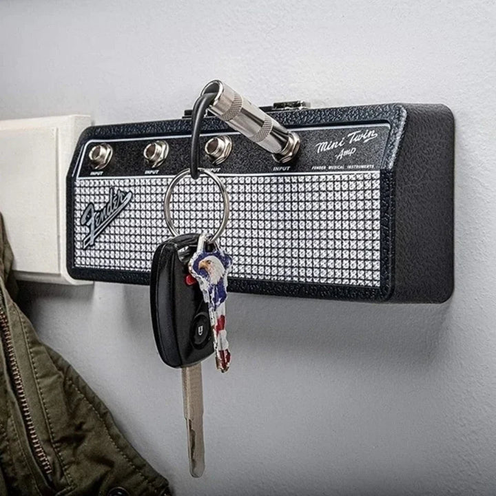 Kul gadget: veggmontert nøkkelholder med autentisk forsterkerutseende. Ideell for rockefans og orden i nøklene.