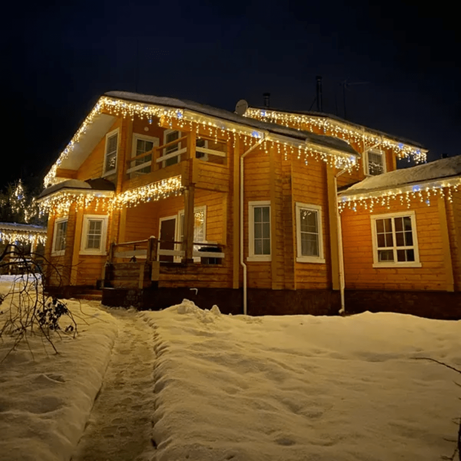 LED gardin lyslenke for utebruk, gir varmt og stemningsfullt lys på terrasse og balkong.