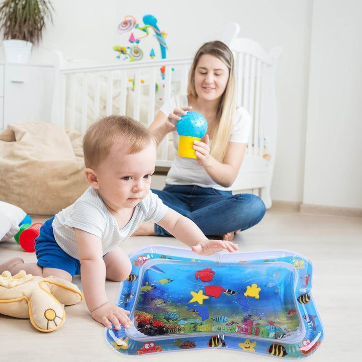 Ergonomisk vannlekematte til baby, støtter magelek og fremmer motorisk utvikling. Ideell for spedbarn.