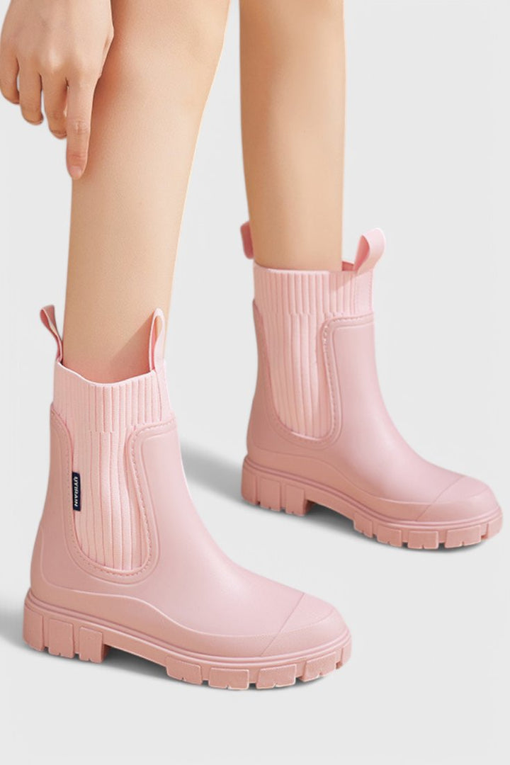 Stilige vanntette Chelsea boots for damer. Essensielle regnstøvler som passer til ethvert antrekk.