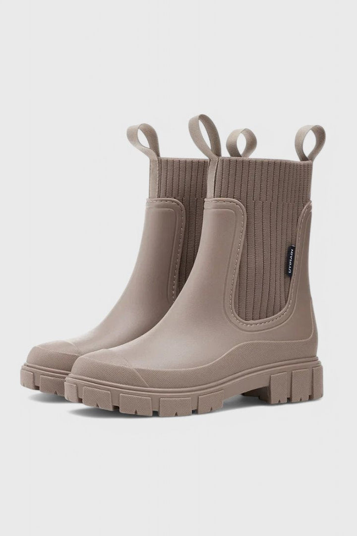 Rosa vanntette Chelsea boots for kvinner. Friske og funksjonelle regnstøvler med stil.