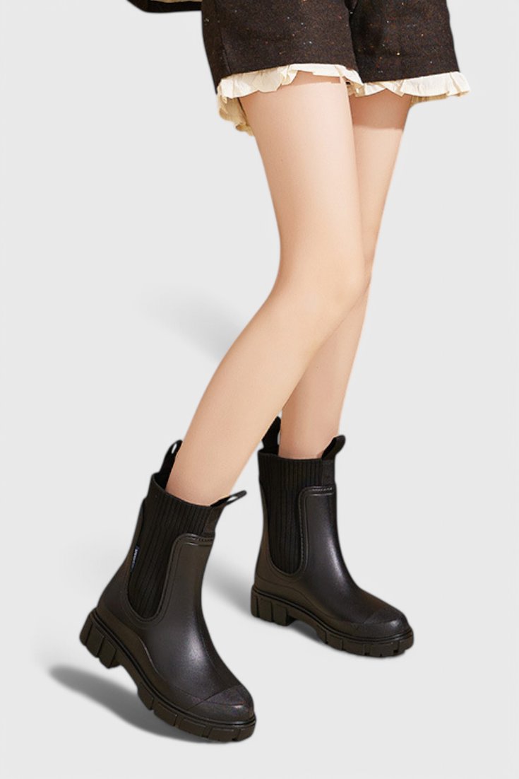 Elastisk side på vanntette Chelsea boots. Enkel å ta på, komfortabel passform for damer.
