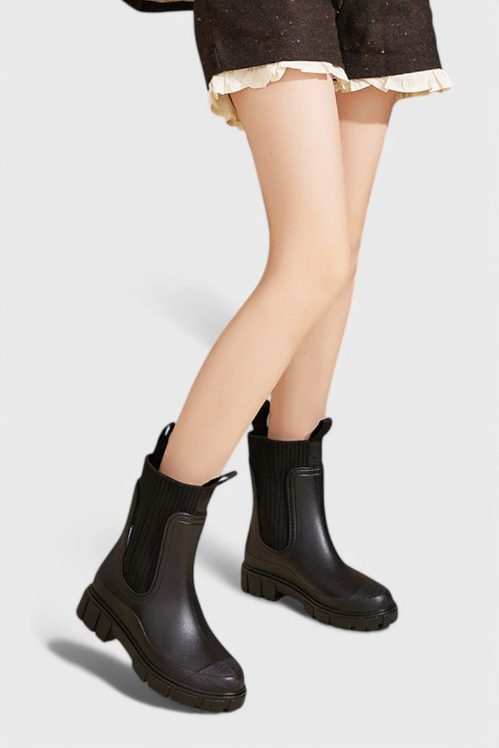 Elastisk side på vanntette Chelsea boots. Enkel å ta på, komfortabel passform for damer.