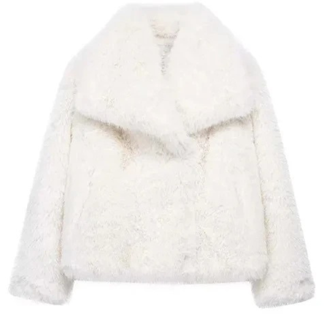 Elegant vinter plysjpelsfrakk for kvinner. Luksuriøs, varm damefrakk, perfekt yttertøy for stilfull vintermote.