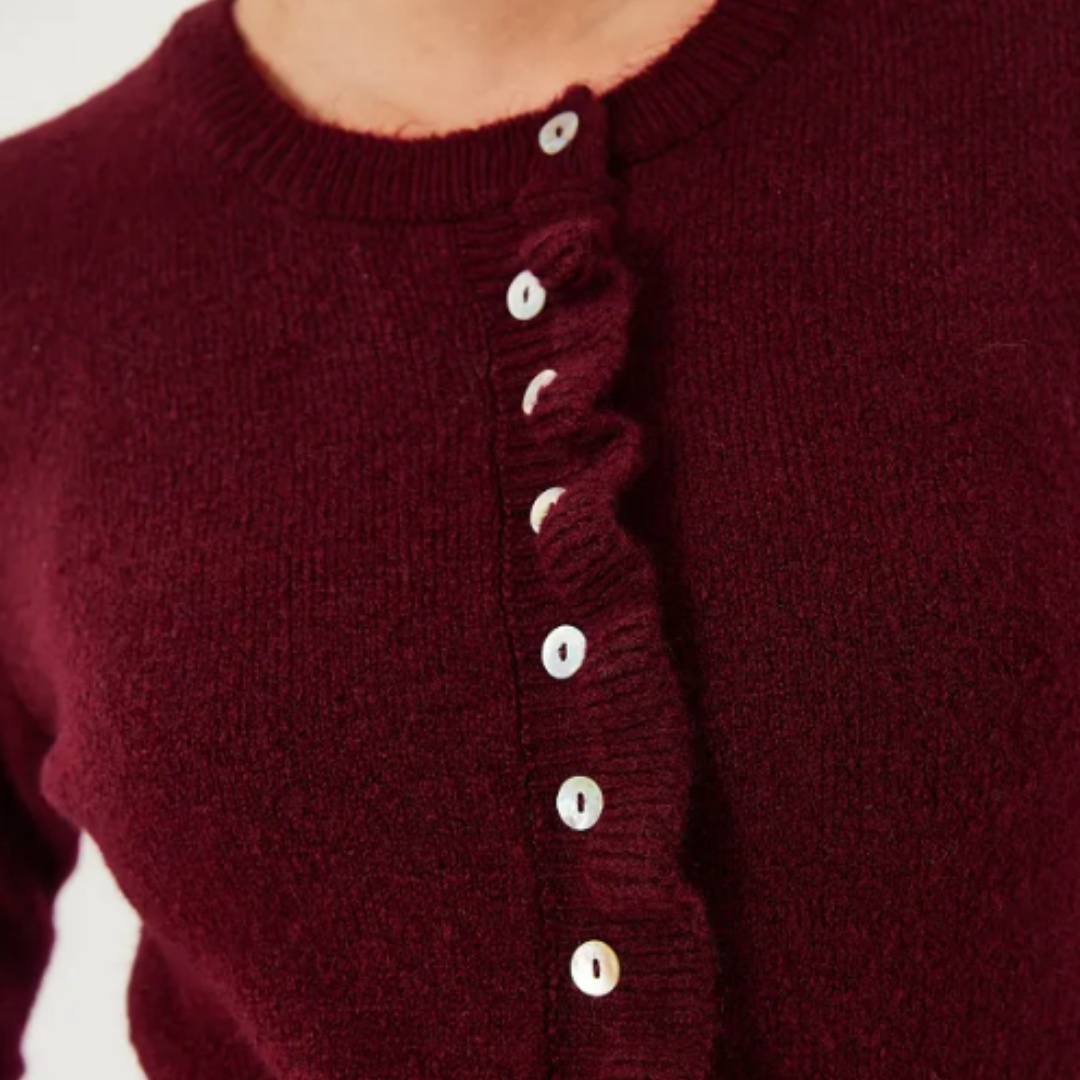 Moderne damemote: Teksturert strikkecardigan som gir en sofistikert touch til ethvert antrekk. Must-have plagg.