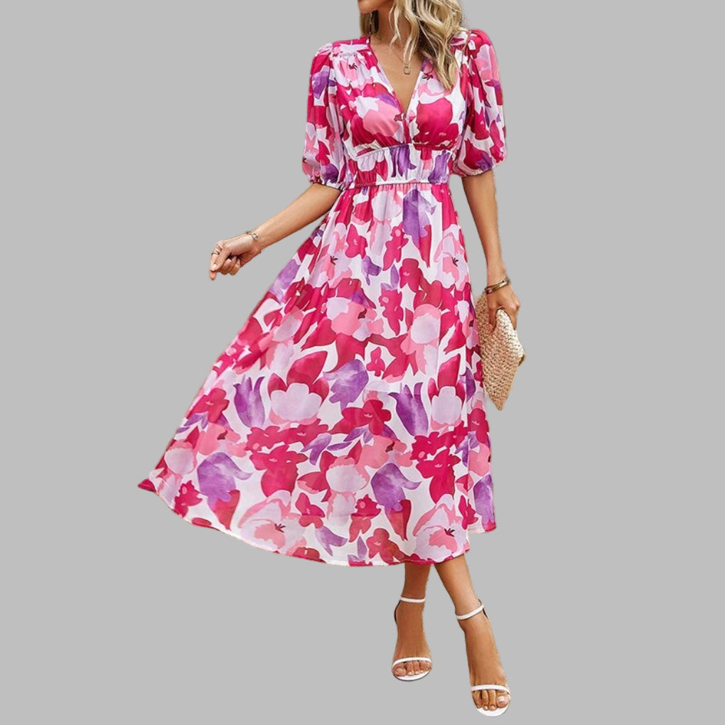 Komfortabel damekjole med V-hals for sommer og vår. Casual, ensfarget og lett design.