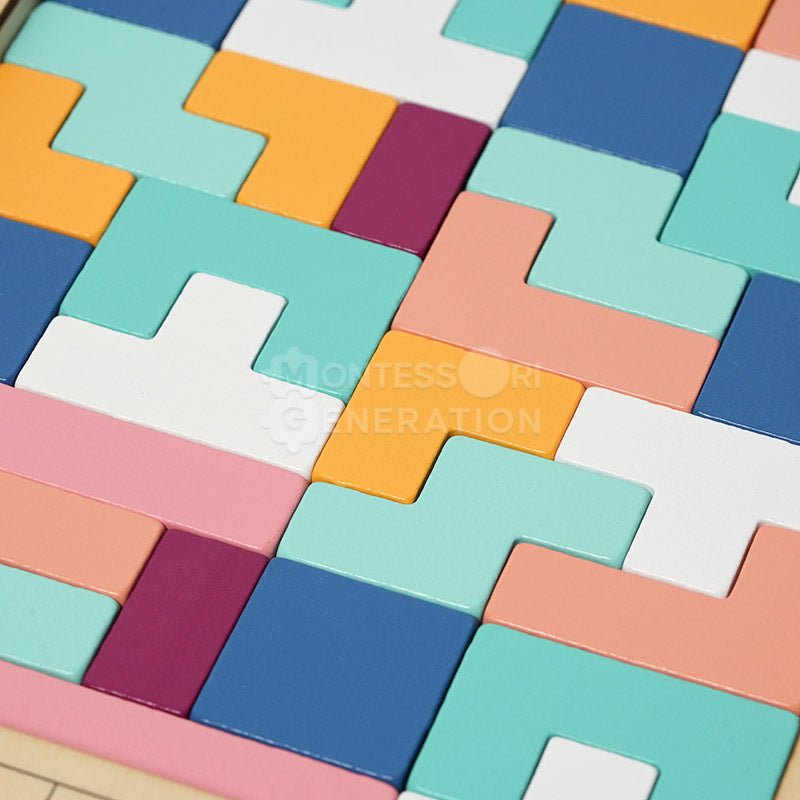 Klassisk Tetris-stil i tre, et trygt og underholdende puslespill som stimulerer barnas fantasi.